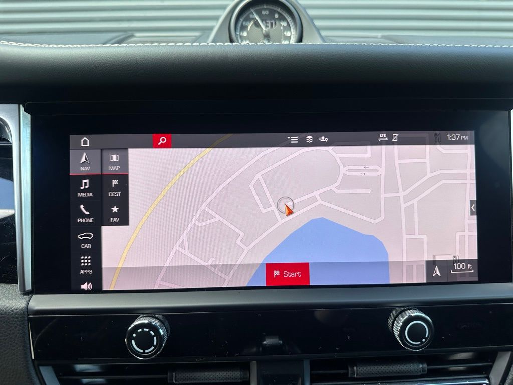 Thumbnail: 2023 Porsche Macan - 29