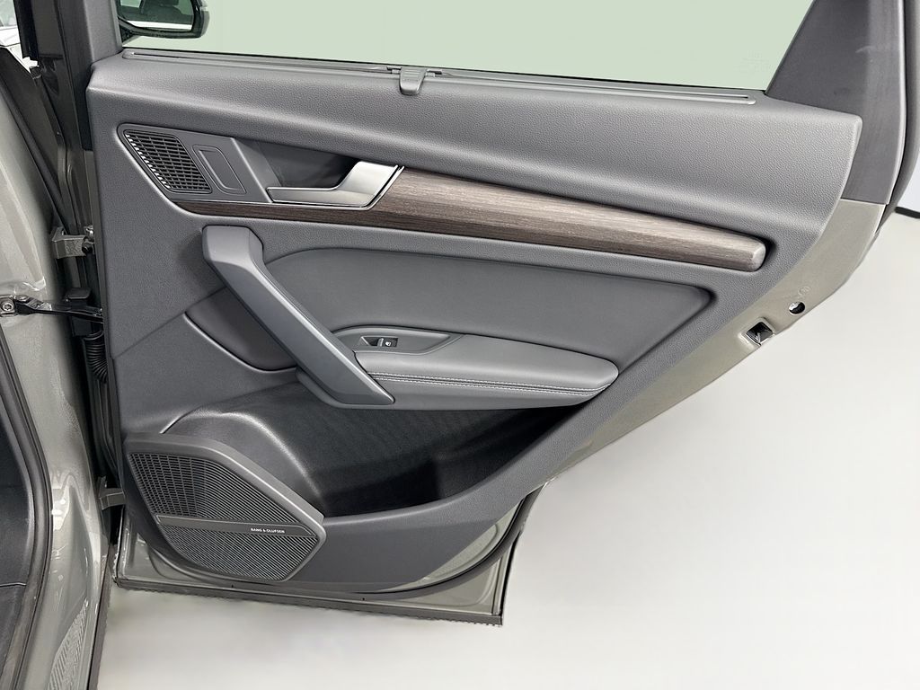 Thumbnail: 2025 Audi Q5 - 26