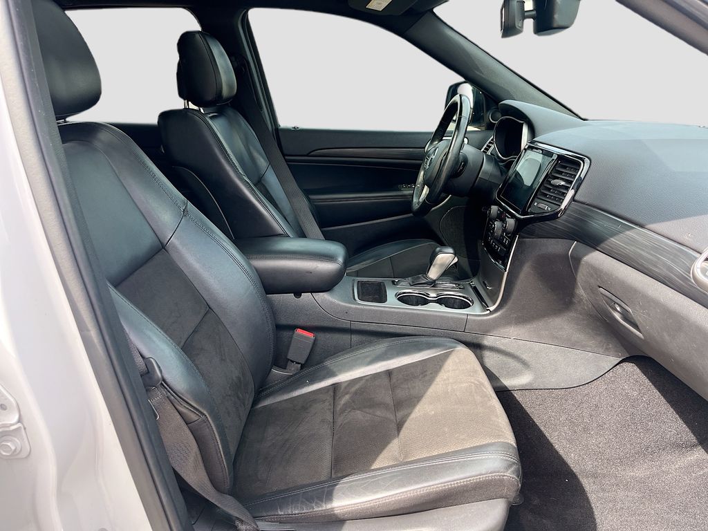 Used 2020 White Jeep Altitude image 30