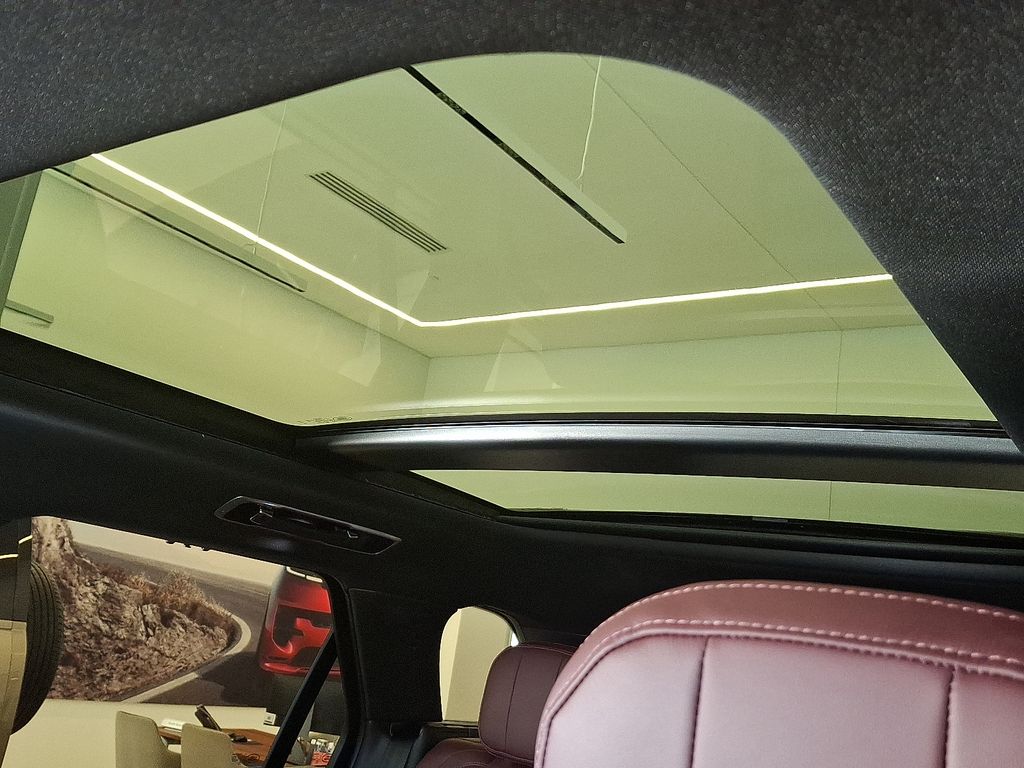 Thumbnail: 2026 Land Rover Range Rover Sport - 11