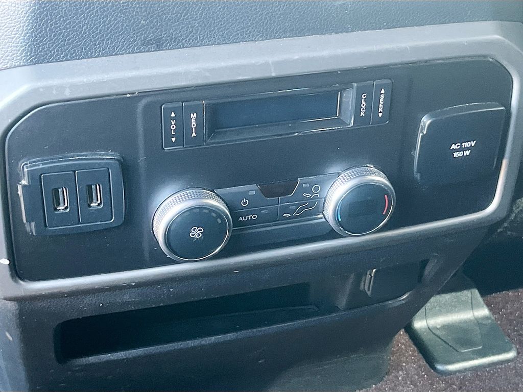 Used 2019 Gray Ford XLT image 27