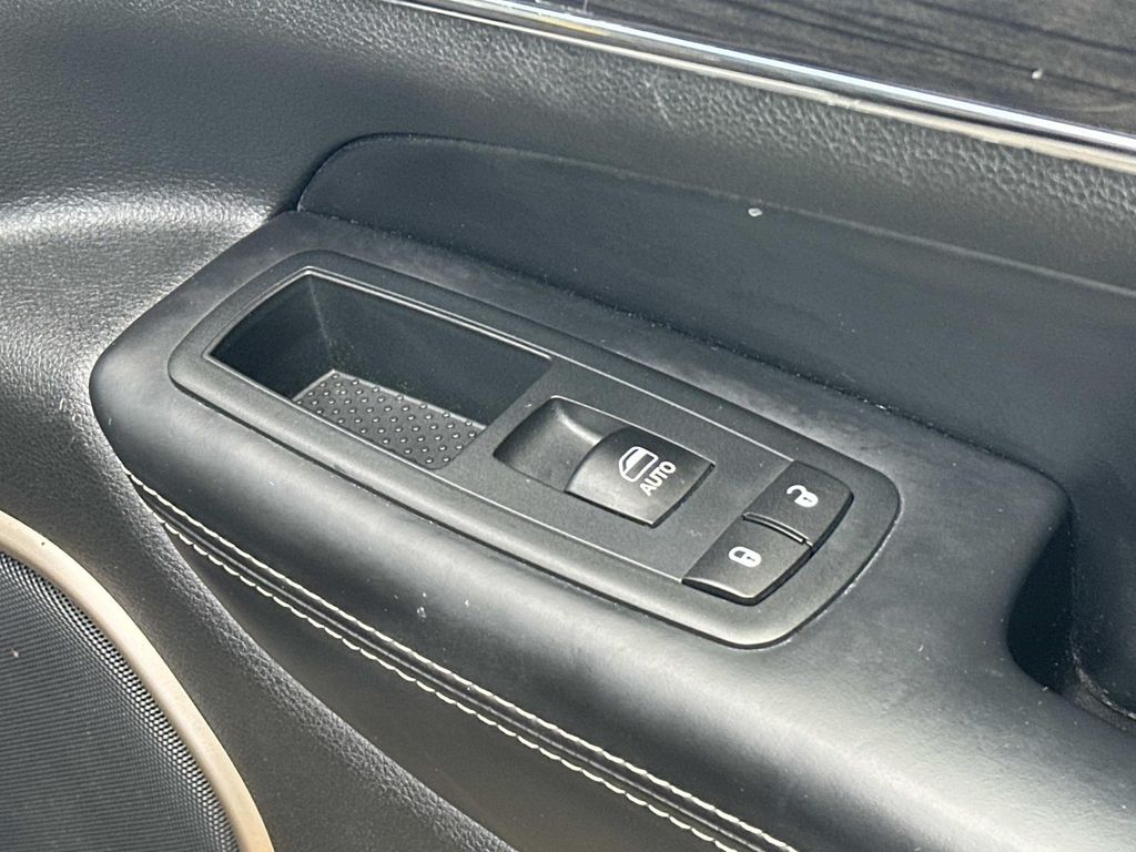 Thumbnail: 2015 Jeep Grand Cherokee - 20