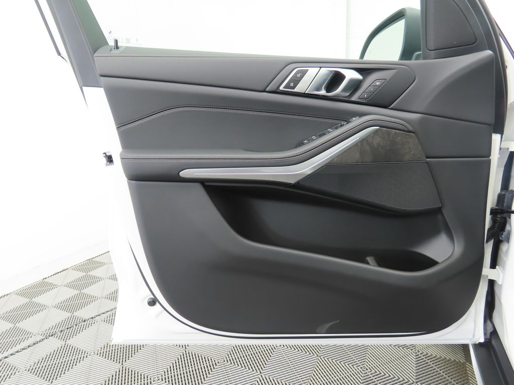 Thumbnail: 2026 BMW X5 - 25