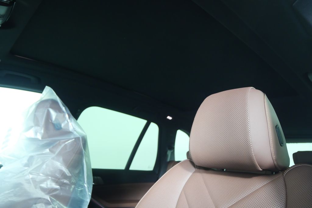 Thumbnail: 2026 BMW X5 - 12