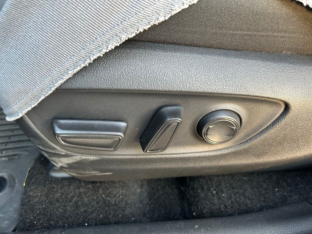 2024 Toyota RAV4 XLE 16