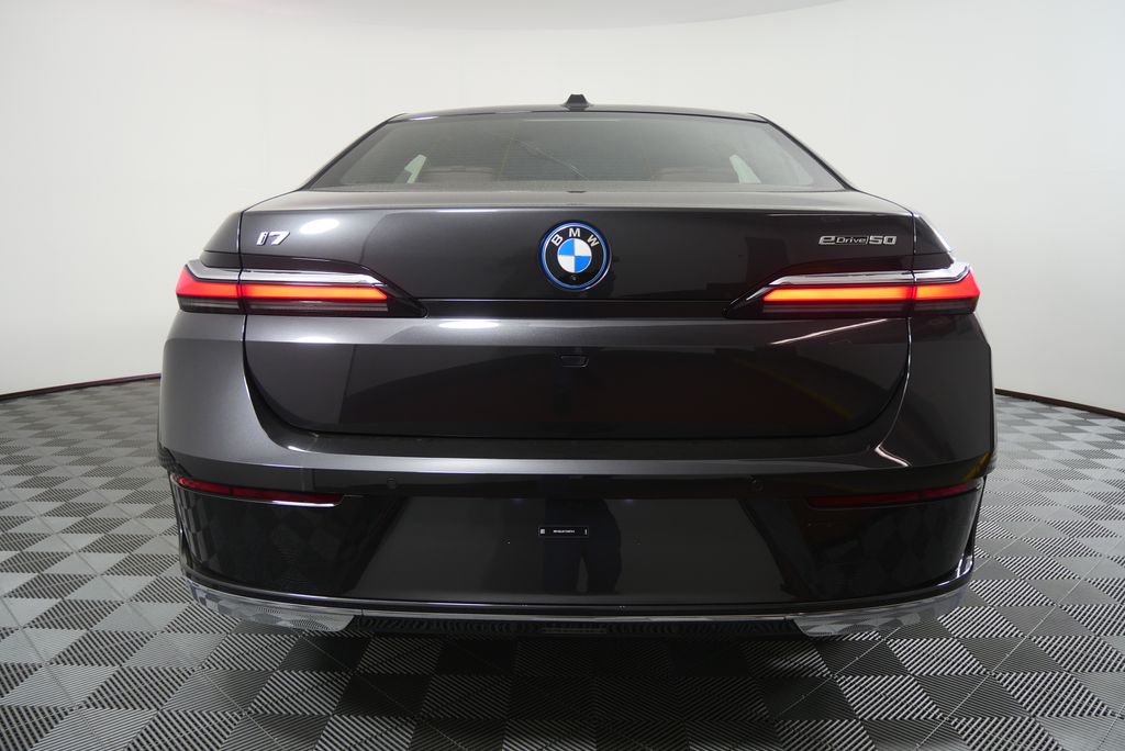 Thumbnail: 2026 BMW i7 - 4