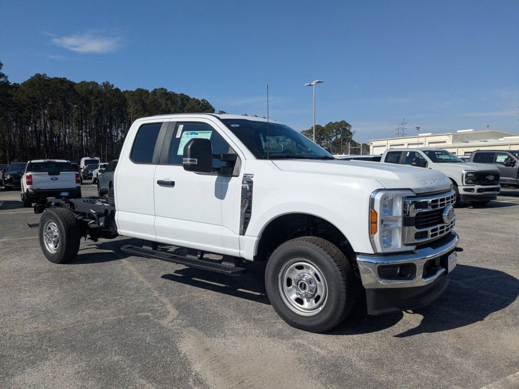 2025 Ford F-350 Chassis XL