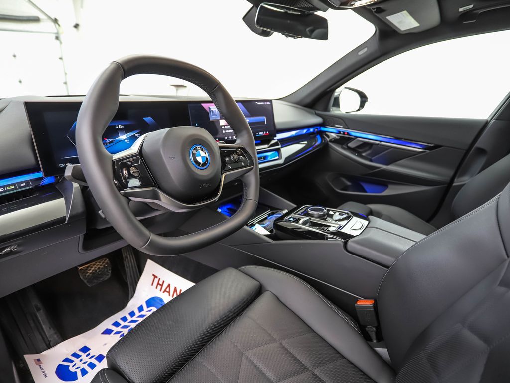 Thumbnail: 2025 BMW i5 - 10