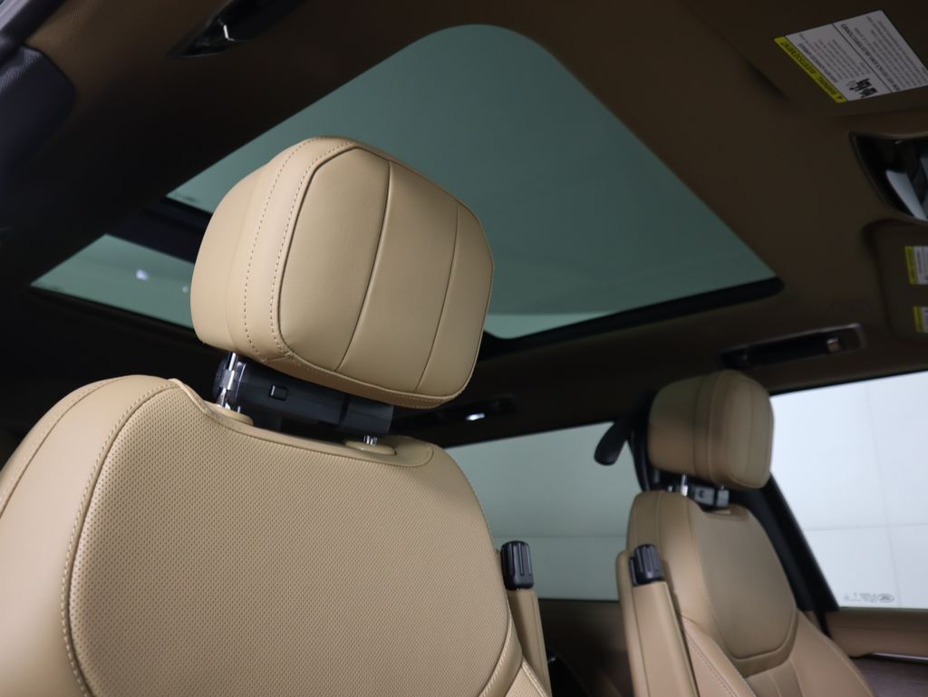 Thumbnail: 2025 Land Rover Range Rover - 19