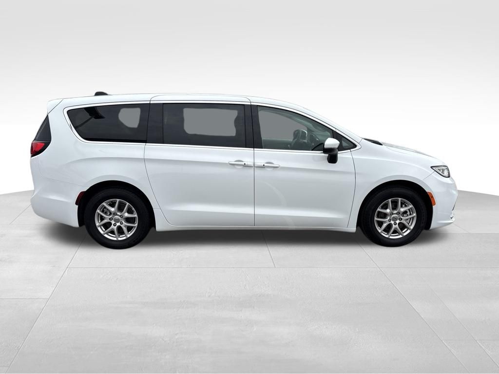 Used 2023 Chrysler Pacifica Van
