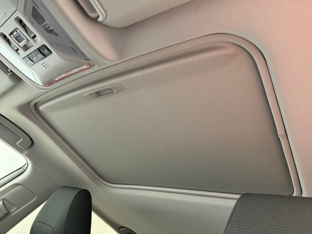 Thumbnail: 2019 Toyota RAV4 - 19