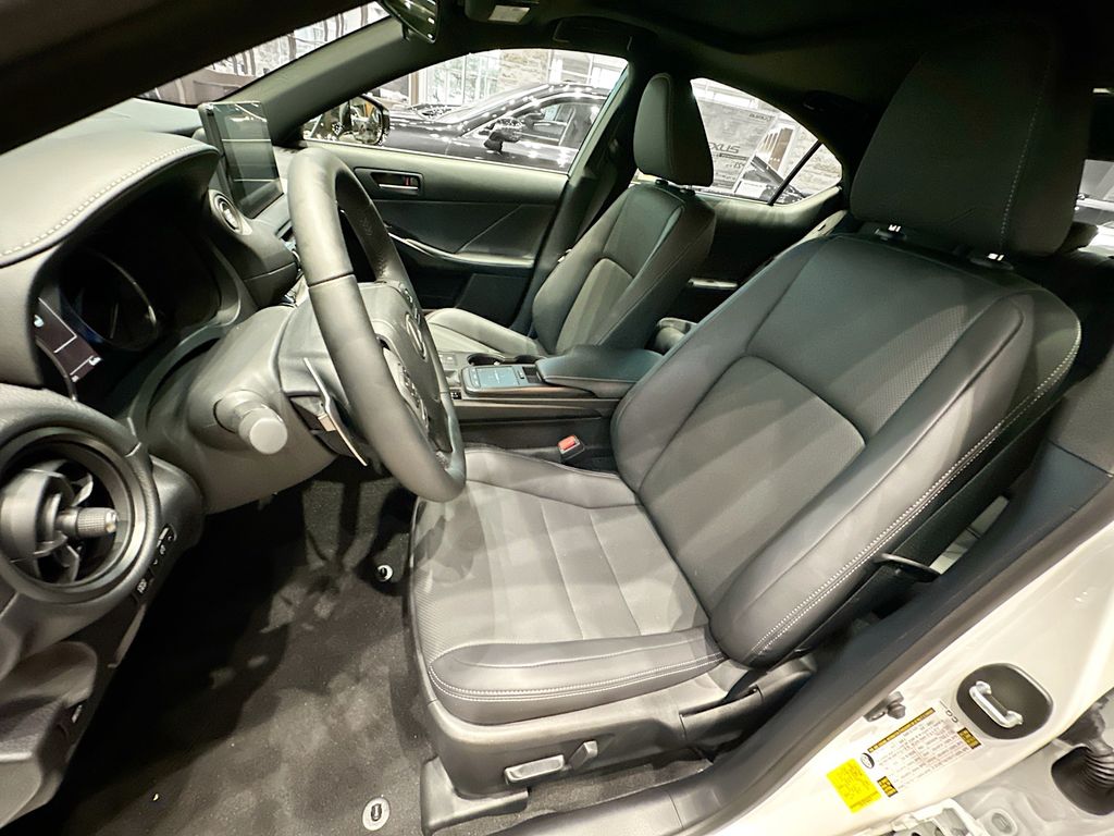 2025 Lexus IS 350 15