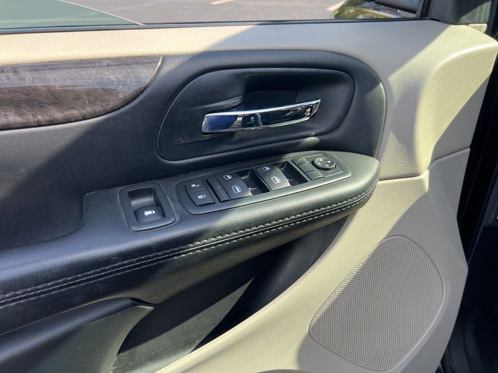 Thumbnail: 2016 Dodge Grand Caravan - 29
