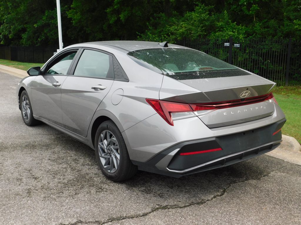 2024 Hyundai Elantra SEL 3