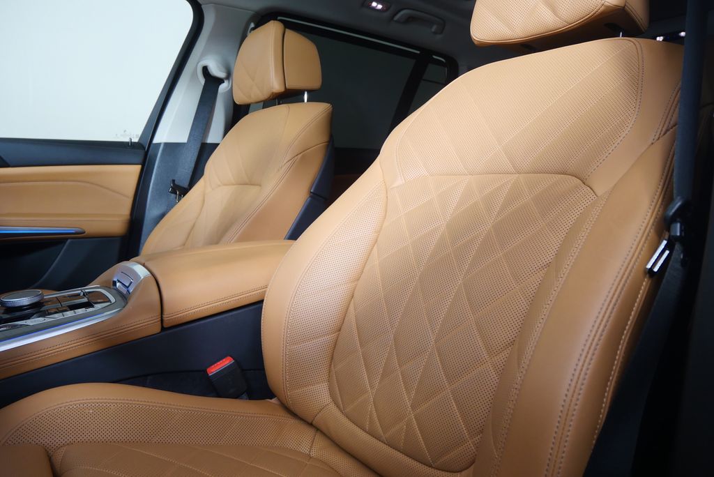 Thumbnail: 2025 BMW X7 - 10