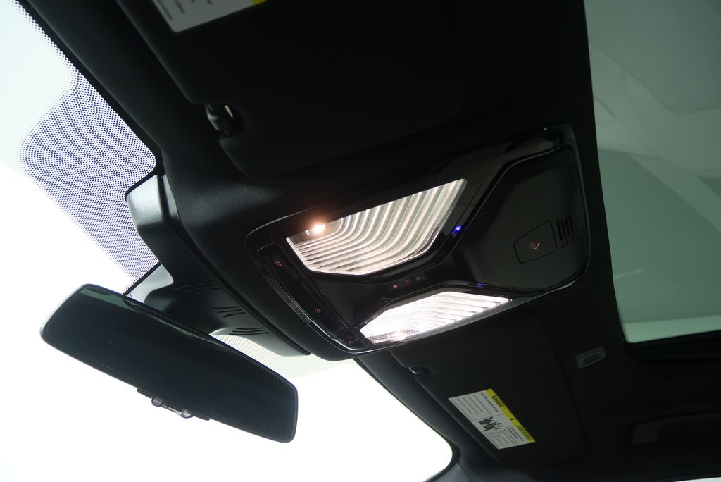 Thumbnail: 2023 BMW 5 Series - 18