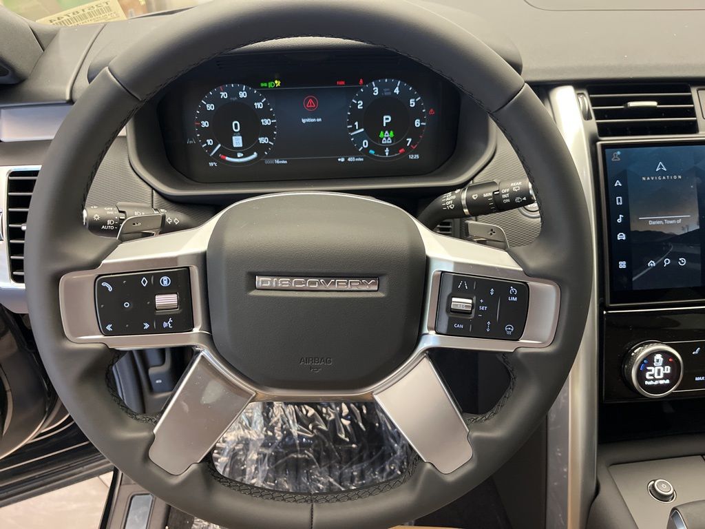 Thumbnail: 2026 Land Rover Discovery - 13