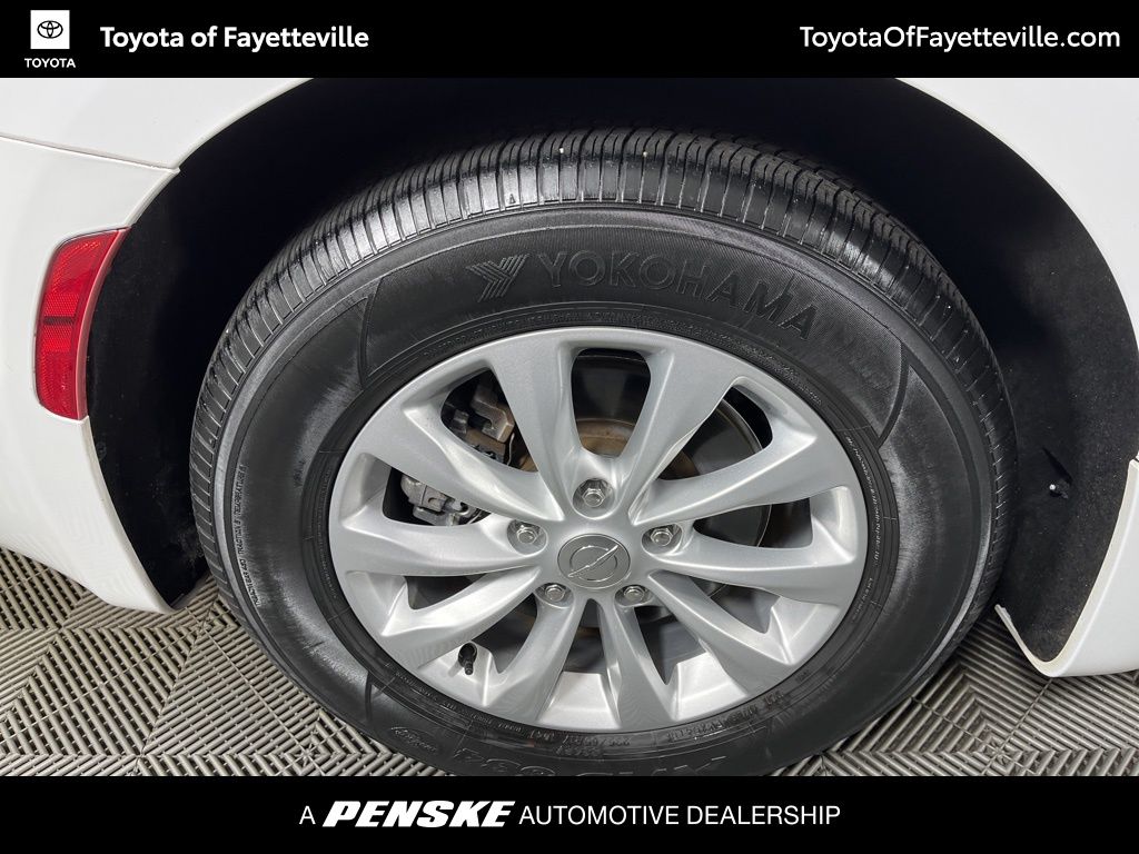 Thumbnail: 2018 Chrysler Pacifica - 15