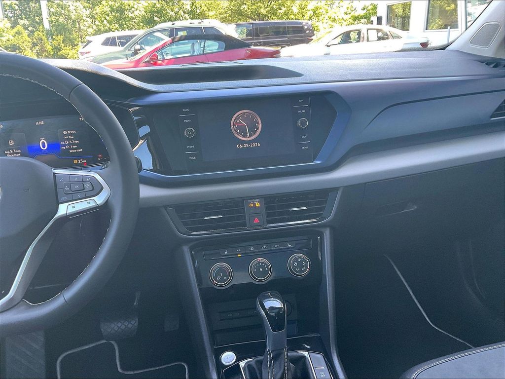 2023 Volkswagen Taos — photo 18
