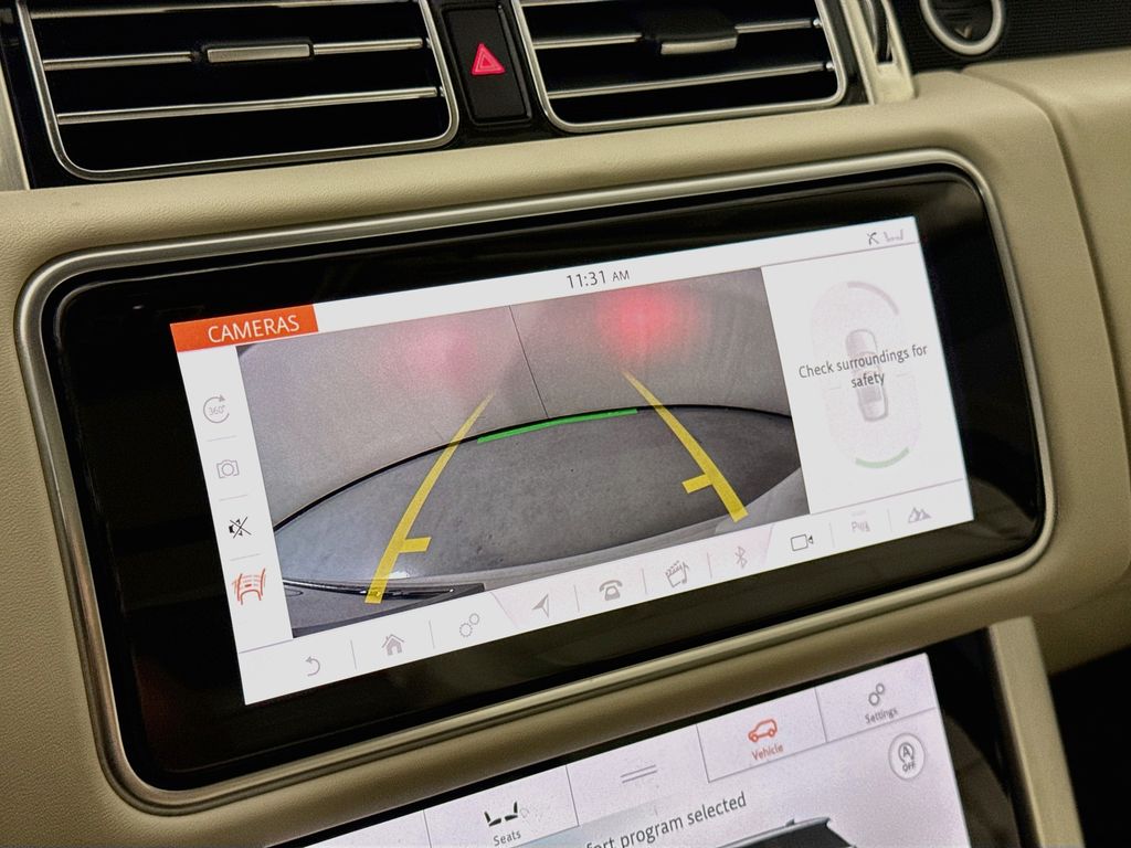 Thumbnail: 2020 Land Rover Range Rover - 16