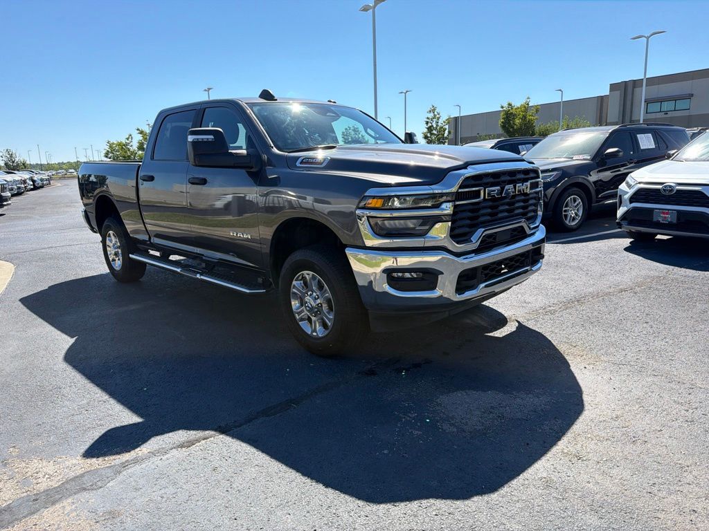 2025 RAM 2500 Gris (Granite Crystal Metallic Clearcoat) Camioneta Todo terreno 8 velocidades Automática
