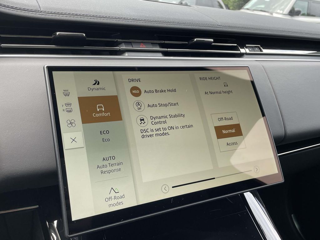 New 2026 White Land Rover Dynamic SE image 27