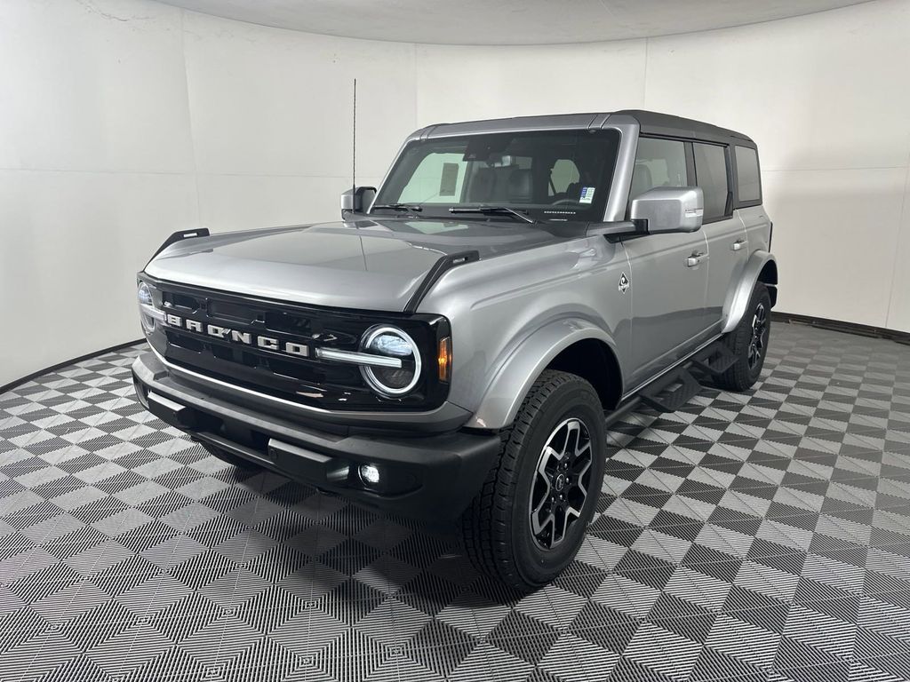 2024 Ford Bronco Outer Banks 3