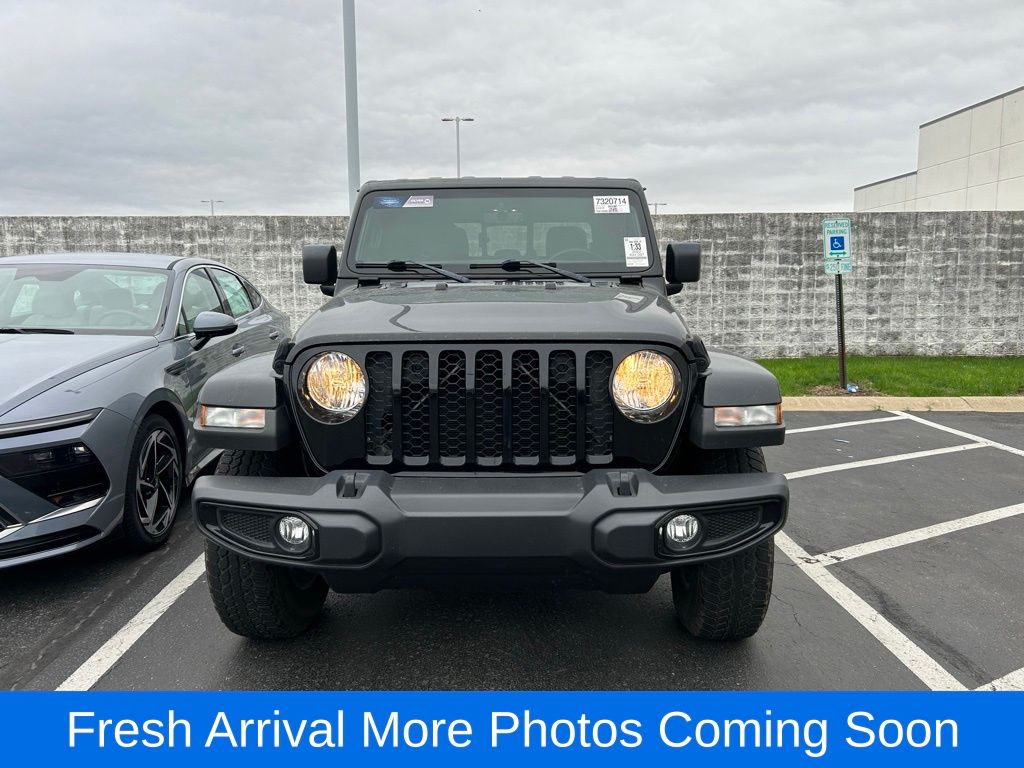 View vehicle photo 3