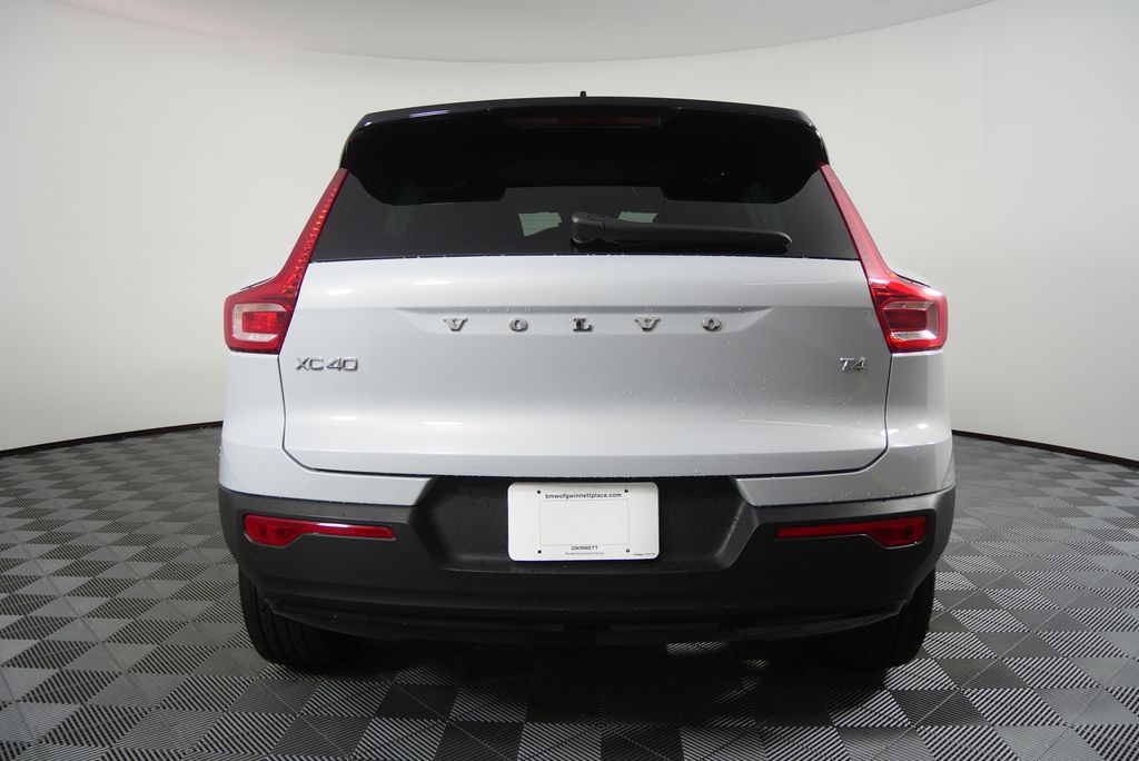 Thumbnail: 2022 Volvo XC40 - 4