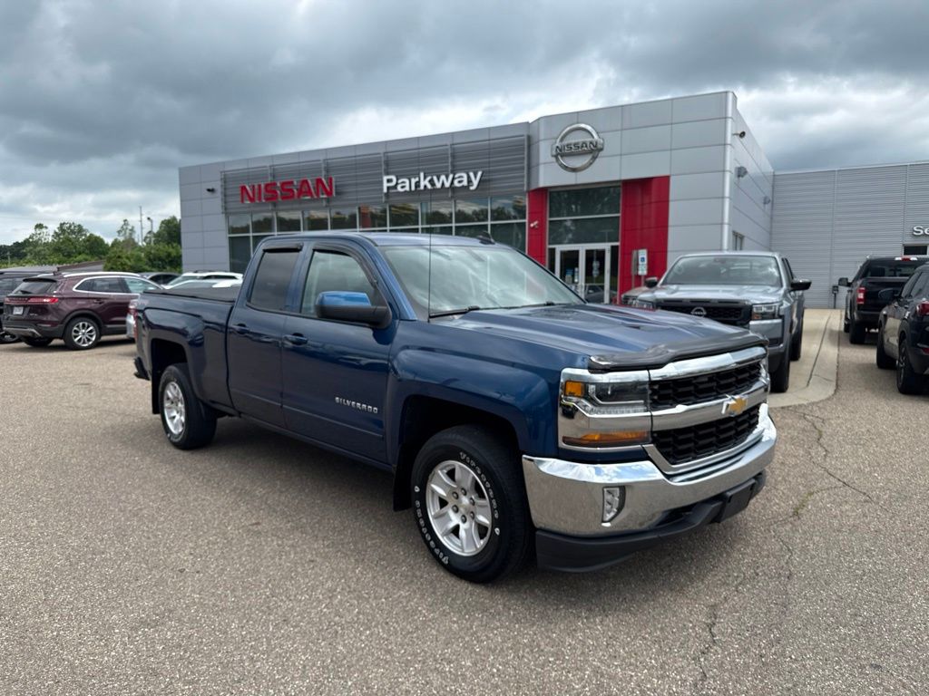 Deep Ocean Blue Metallic 2017 Chevrolet Silverado 1500 Pickup Truck Four-Wheel Drive 6-Speed Automatic Overdrive