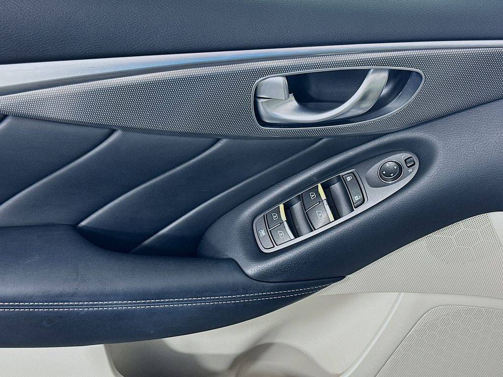 Thumbnail: 2014 INFINITI Q50 - 18