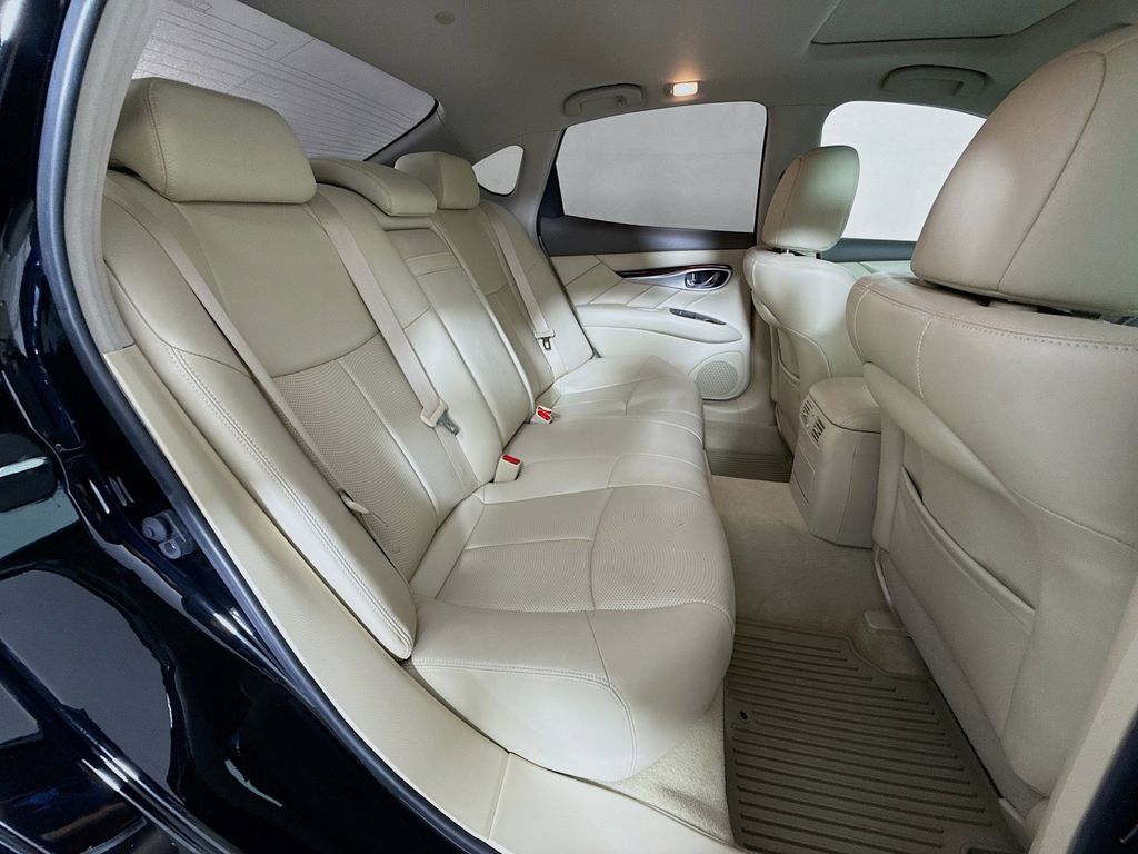 Thumbnail: 2019 INFINITI Q70 - 29