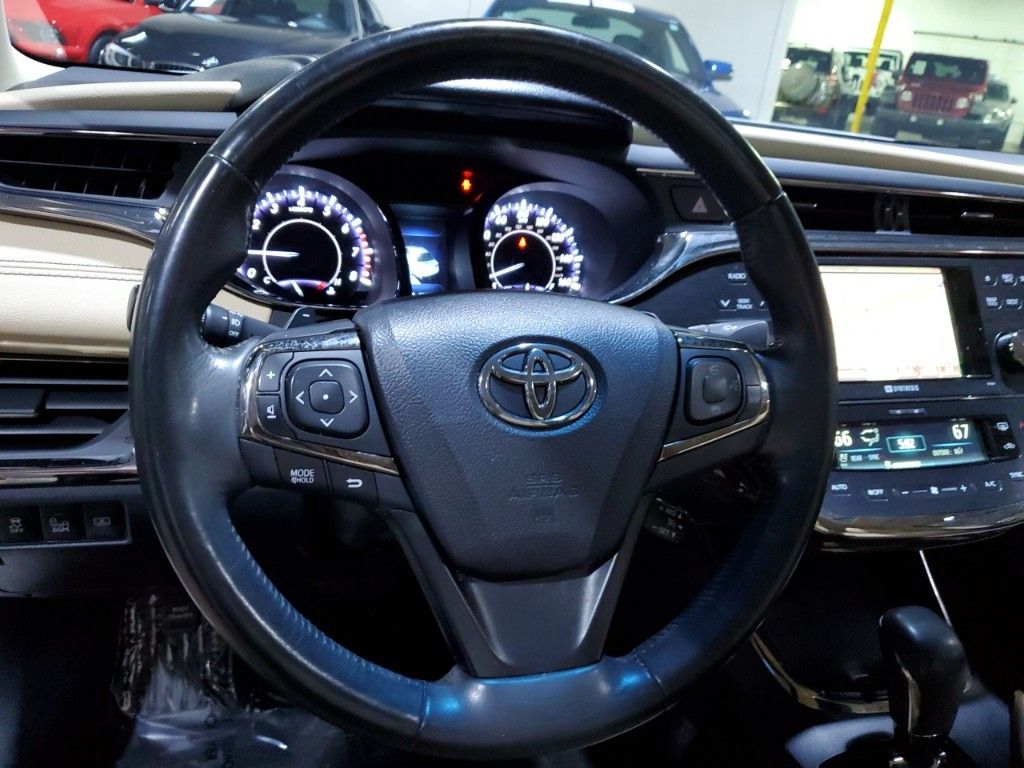 2014 Toyota Avalon Limited 29