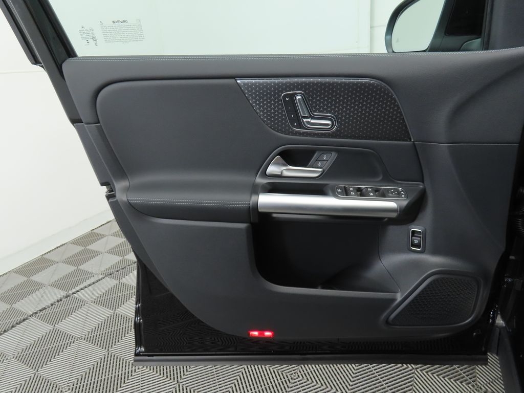 Thumbnail: 2025 Mercedes-Benz GLA - 24