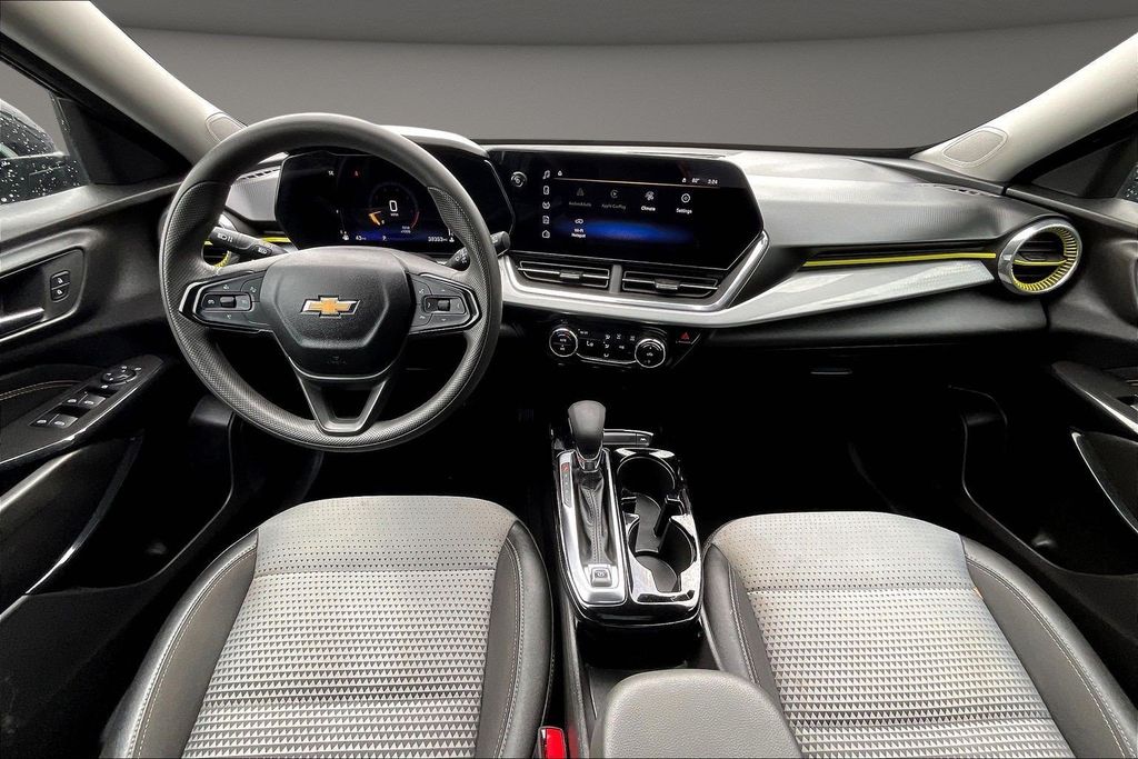 Used 2025 Chevrolet Trax SUV
