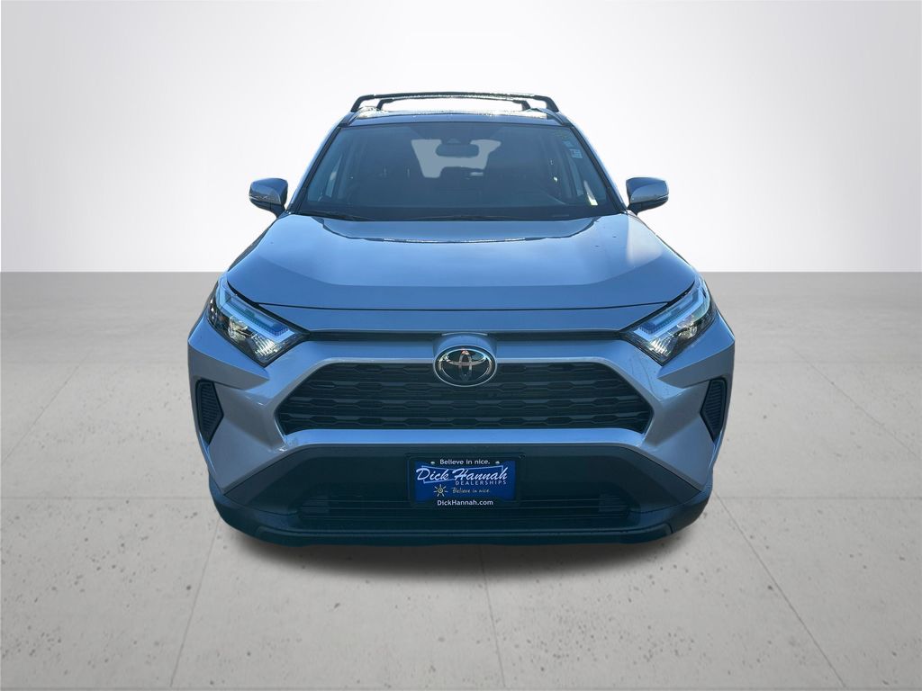 2025 Toyota RAV4 XLE photo 3