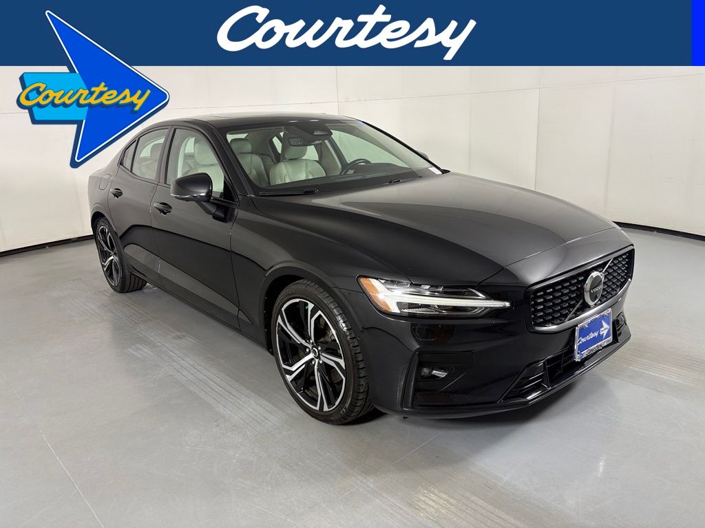 Onyx Black Metallic 2024 Volvo S60 Sedan Front-Wheel Drive Automatic