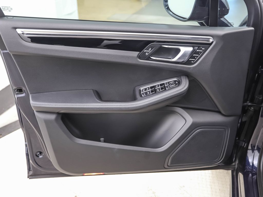 Thumbnail: 2023 Porsche Macan - 9