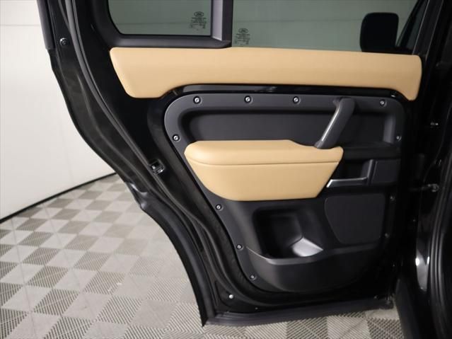 Thumbnail: 2025 Land Rover Defender - 28