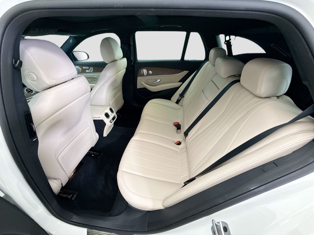 Thumbnail: 2022 Mercedes-Benz E-Class - 20