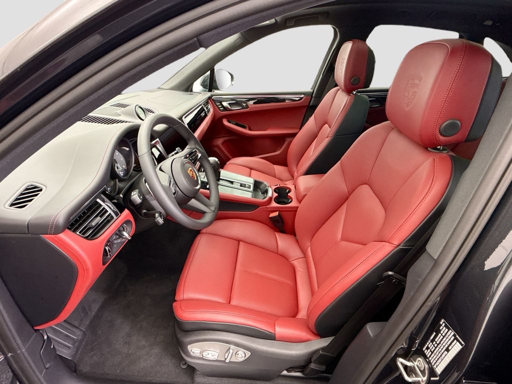 Thumbnail: 2026 Porsche Macan - 5