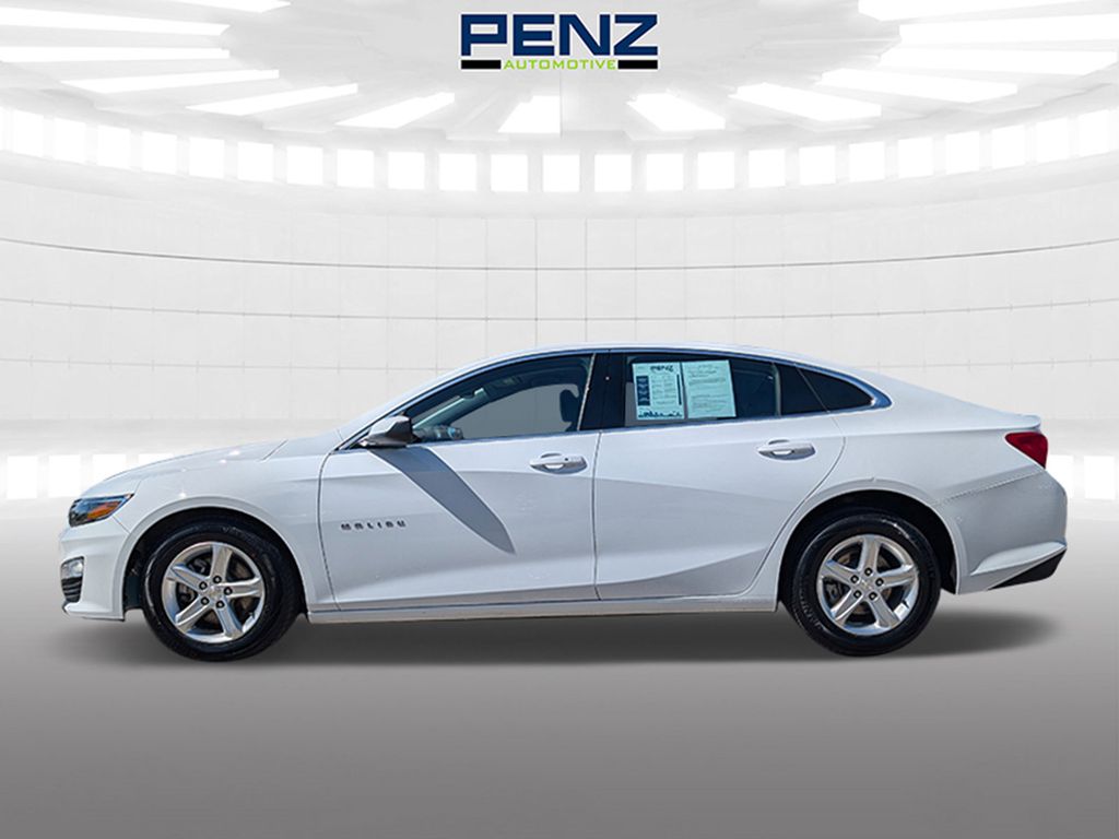 2024 Summit White Chevrolet Malibu LT FWD Sedan
