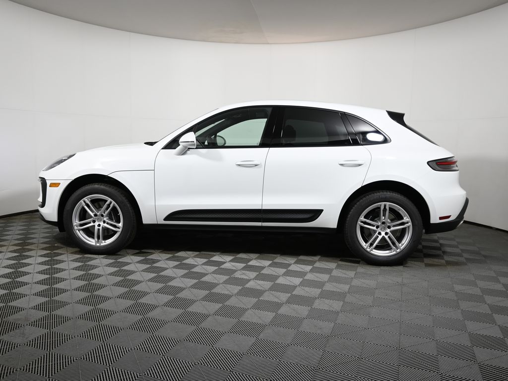Thumbnail: 2026 Porsche Macan - 2