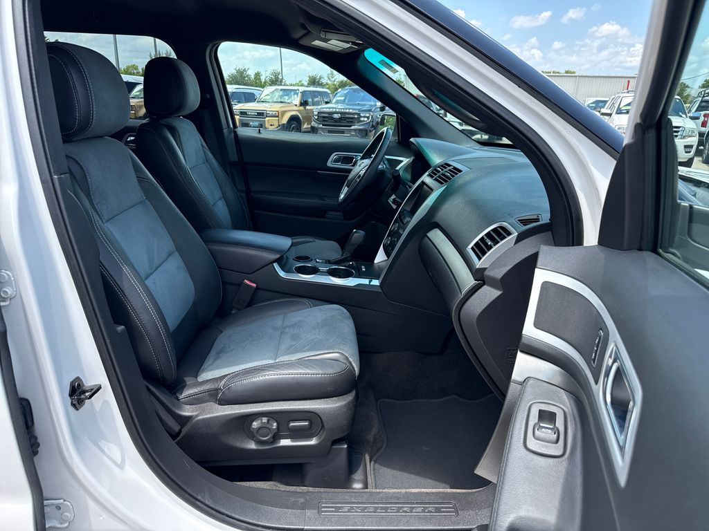 Used 2015 White Ford XLT image 24
