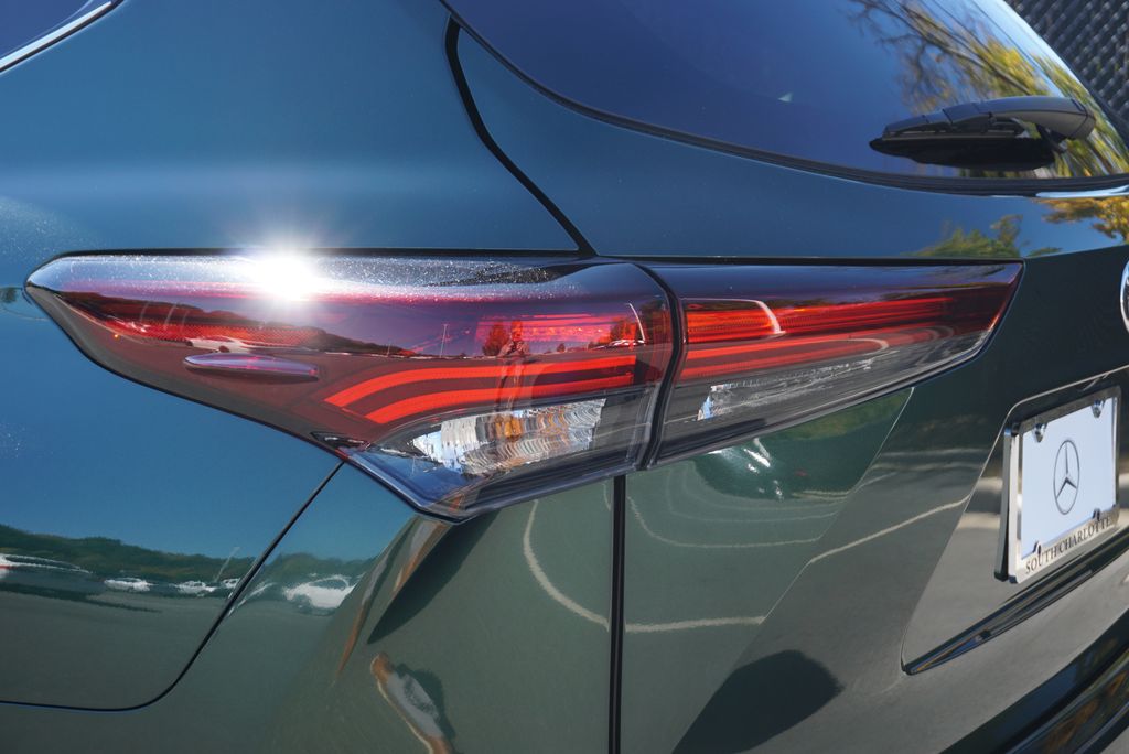 Thumbnail: 2024 Toyota Highlander - 15