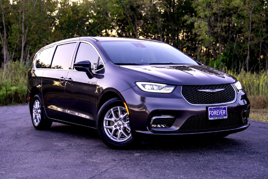 Used Car 2023 Chrysler Pacifica  Touring L For Sale Under $30,000 In Taylor, Texas