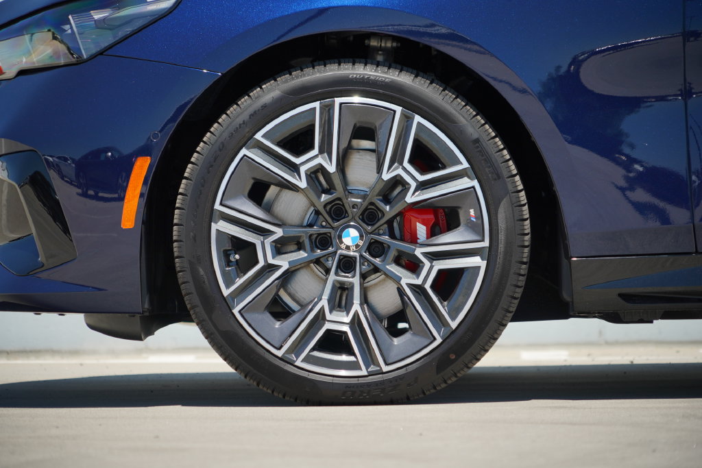 Thumbnail: 2027 BMW 5 Series - 5