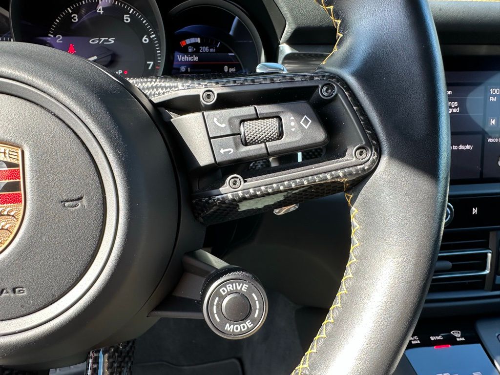 Thumbnail: 2023 Porsche Macan - 16