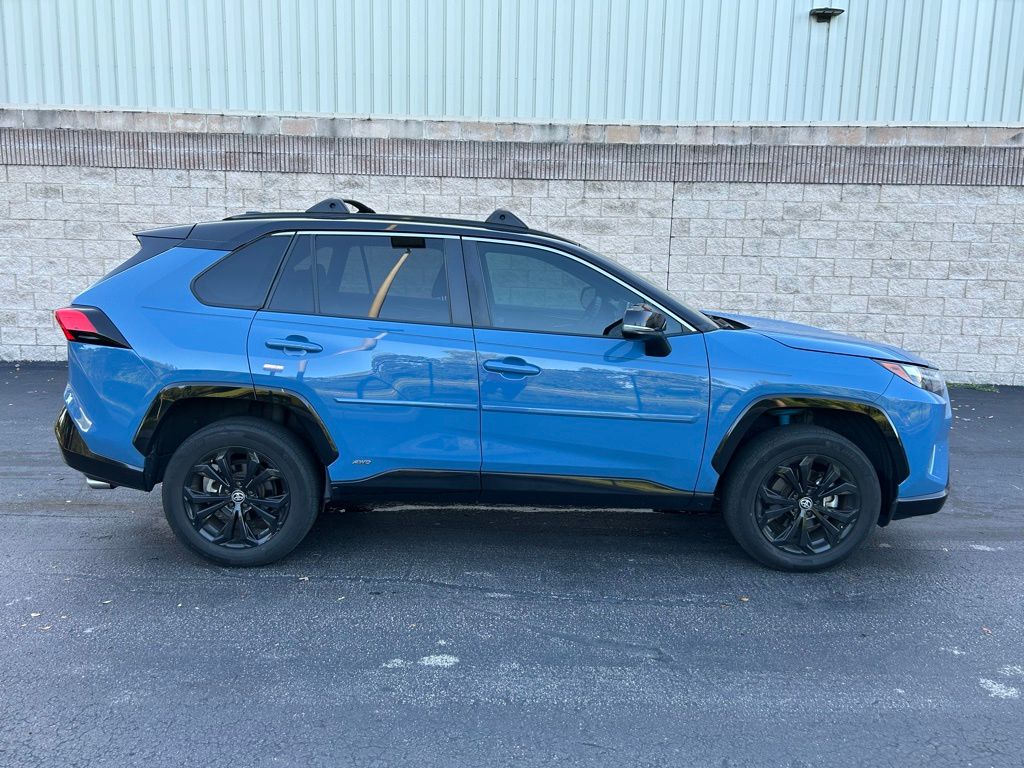 Thumbnail: 2022 Toyota RAV4 - 6