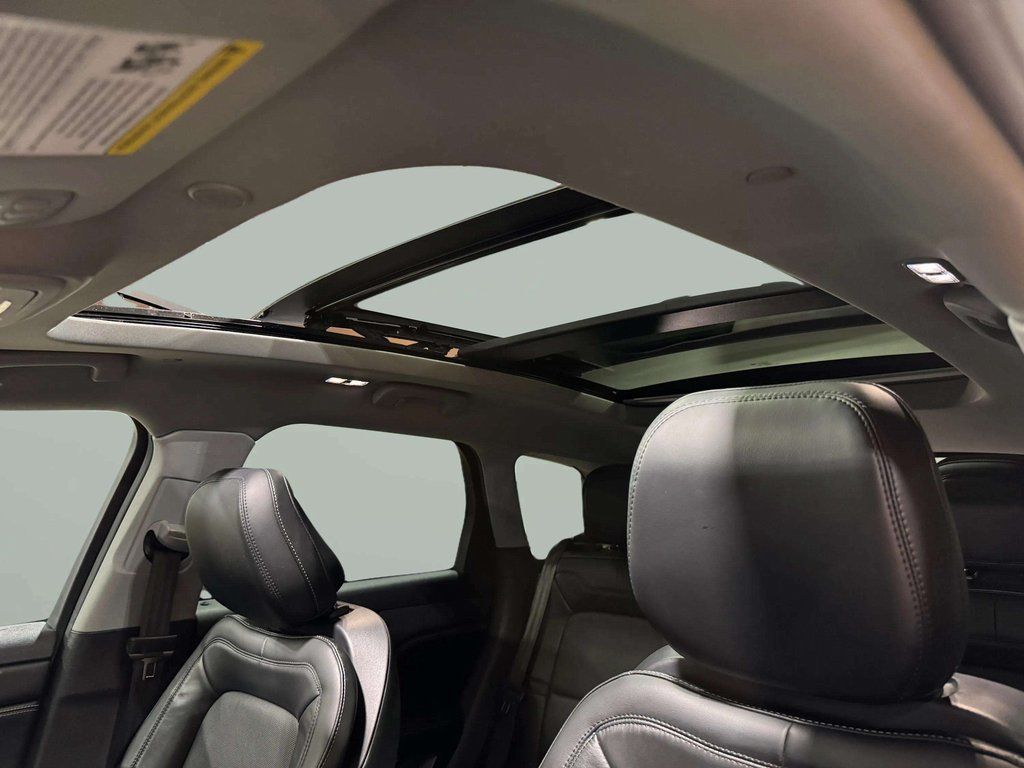 Used 2020 Red Carpet Lincoln Reserve image 16